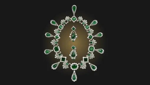 Изумрудное ожерелье и серьги, подаренные Наполеоном Бонапартом своей второй жене Марии-Луизе на свадьбу Изумрудное ожерелье и серьги, подаренные Наполеоном Бонапартом своей второй жене Марии-Луизе на свадьбу