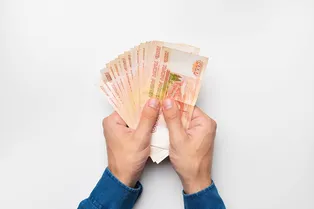 Кто из пенсионеров получит до 1 мая по 10 тысяч рублей