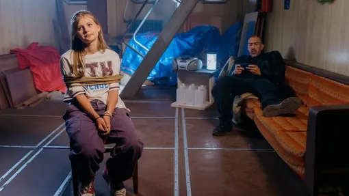 Елизавета Бугулова (Алиса) — слева