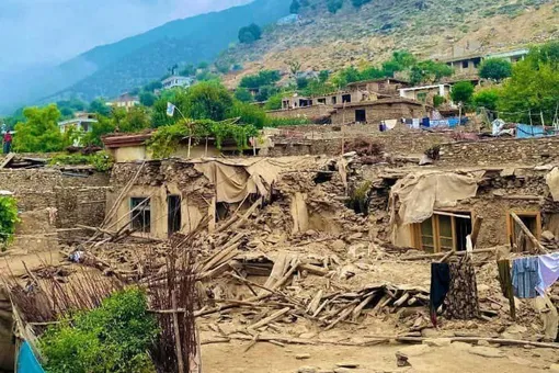 Жертв сильного землетрясения в Афганистане становится больше: опубликованы кадры разрушенных городов