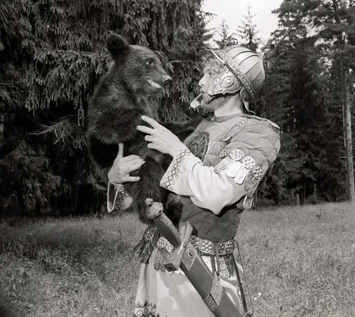 Вячеслав Воскресенский в фильме «Финист — ясный сокол» (1975) Вячеслав Воскресенский в фильме «Финист — ясный сокол» (1975)