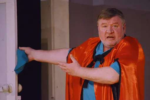 Роман Мадянов на сцене театра