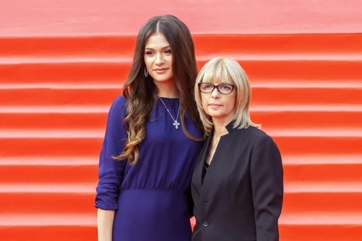 «Бесконечно больно»: дочка Веры Глаголевой показала редкое фото мамы со Станиславом Говорухиным «Бесконечно больно»: дочка Веры Глаголевой показала редкое фото мамы со Станиславом Говорухиным