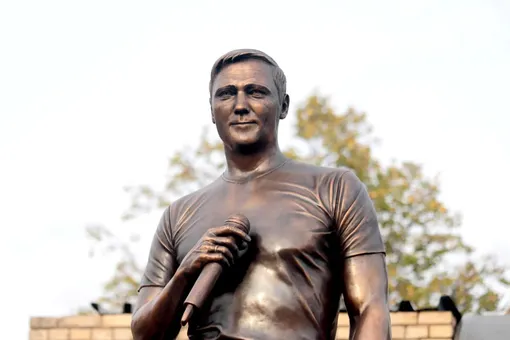 Памятник Юрию Шатунову Памятник Юрию Шатунову