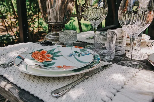 Посуда с пионами