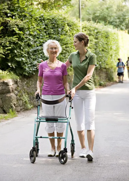 пожилая женщина пожилая женщина