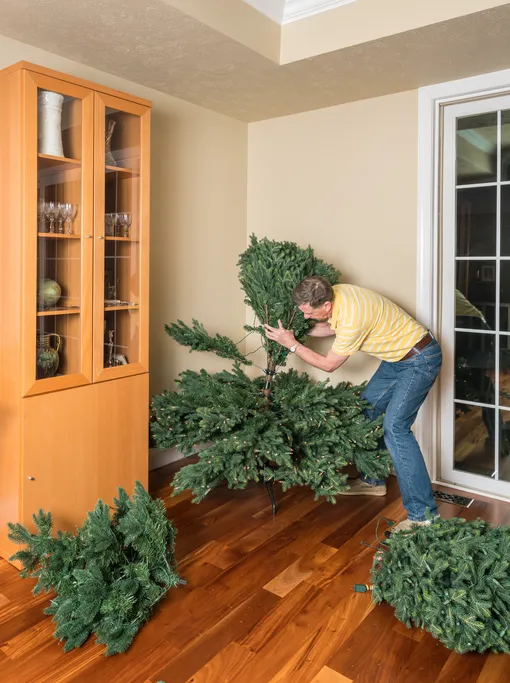 Помогут перчатки: как правильно распушить искусственную ёлку, чтобы она выглядела нарядной