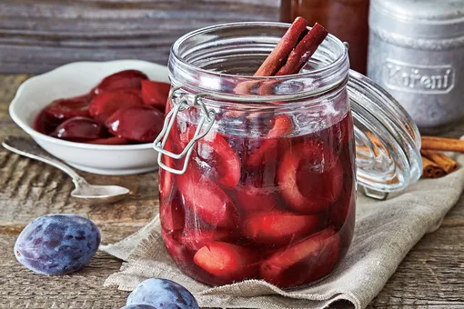 Маринованный арбуз, чатни из абрикосов, домашний кетчуп и другие рецепты осенних заготовок