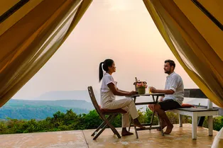 Глэмпинг по-русски: почему этот новый вид отдыха так популярен