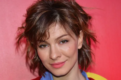 Француженка: Елена Подкаминская в платье-комбинации устроила фотосессию на крыше