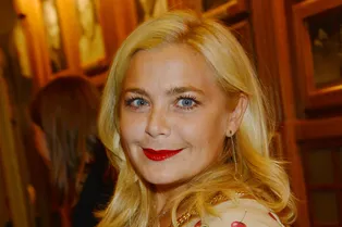 45-летняя Ирина Пегова пришла на премьеру в мини-платье и продемонстрировала идеальные ноги