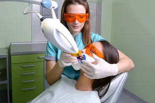 Больно, опасно, вредно: вся правда об отбеливании зубов