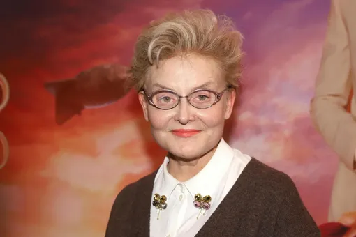 «Он старше меня на полчаса»: Елена Малышева выложила детское фото с братом-близнецом и рассказала о нём