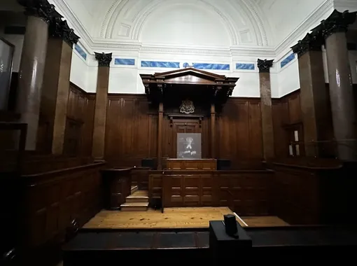 Мошенник предстал перед судом Мошенник предстал перед судом