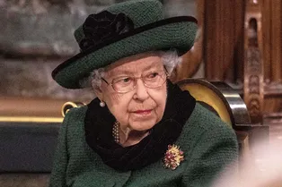 Елизавета II пришла на панихиду спустя год после смерти мужа принца Филиппа Елизавета II пришла на панихиду спустя год после смерти мужа принца Филиппа