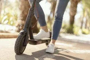Открывается сезон электросамокатов: какие нарушения грозят серьезными штрафами в 2024 году