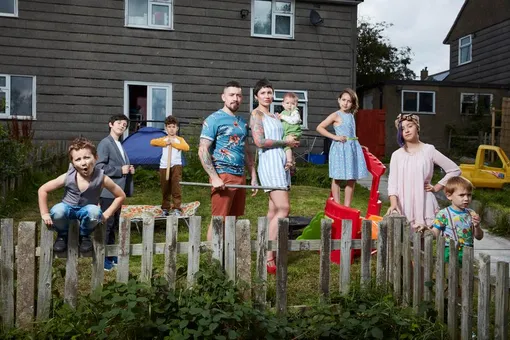 Почему эти родители не водят детей в школу и разрешают им почти все? Почему эти родители не водят детей в школу и разрешают им почти все?