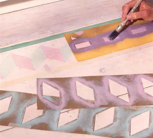 Трафареты и декоративные панели: 5 способов обновить надоевший кухонный фартук без снятия плитки Трафареты и декоративные панели: 5 способов обновить надоевший кухонный фартук без снятия плитки