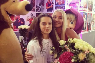 Дочь Анастасии Волочковой посмеялась над сервисом авиакомпаний в своем новом видео