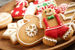 Магазин продает новогоднее печенье с неоднозначным дизайном. Мамы — в ярости!