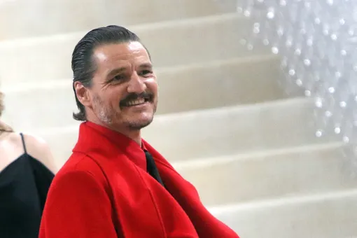 Фэшн-фотограф показала, как выглядели бы звёзды-мужчины за 40 лет, если бы их фотошопили для обложек так же, как женщин-ровесниц Фэшн-фотограф показала, как выглядели бы звёзды-мужчины за 40 лет, если бы их фотошопили для обложек так же, как женщин-ровесниц