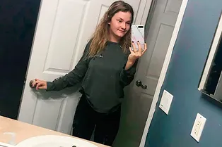 Девочку в школе заставили утянуть грудь, чтобы она «не отвлекала других»