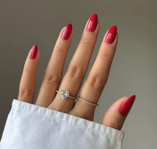 Праздничный формальный маникюр