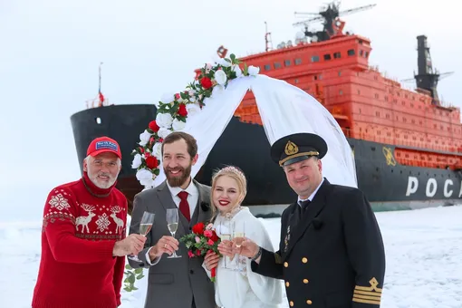 Обмен кольцами на макушке мира: новосибирская пара сыграла свадьбу на Северном полюсе