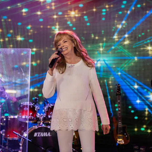 Елена Преснякова на сцене с «Самоцветами» фото