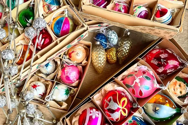 «Продавцы удивляются, если с ними не торгуются»: где купить советские ёлочные игрушки по лучшей цене
