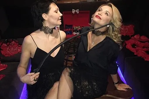 Ольга Орлова развлеклась на эротической вечеринке Ольга Орлова развлеклась на эротической вечеринке