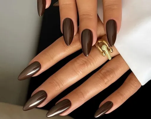 Шоколадно-коричневый маникюр на январь 2026 Шоколадно-коричневый маникюр на январь 2026