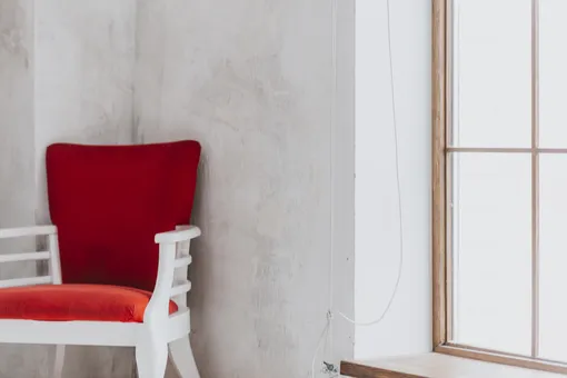 Красный и квадраты: необычные тренды дизайна интерьера в этом году