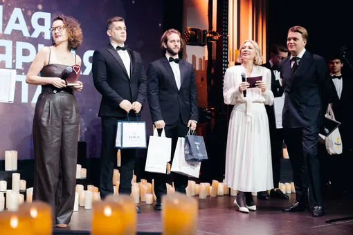 Нина Добрынченко-Матусевич, победительница в номинации «Самая популярная анкета», и телеведущая, член жюри премии «Время женщин», Аврора Нина Добрынченко-Матусевич, победительница в номинации «Самая популярная анкета», и телеведущая, член жюри премии «Время женщин», Аврора