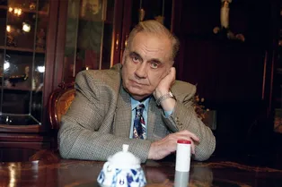 В сети появилось архивное фото Эльдара Рязанова и Беллы Ахмадулиной В сети появилось архивное фото Эльдара Рязанова и Беллы Ахмадулиной