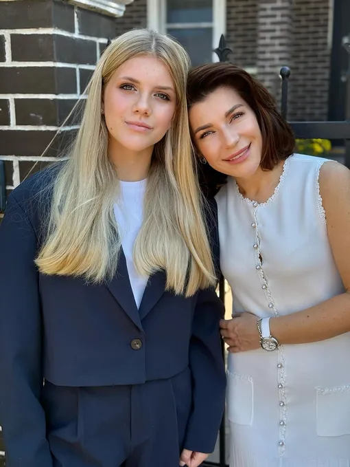 Екатерина Волкова с дочерью Елизаветой Екатерина Волкова с дочерью Елизаветой