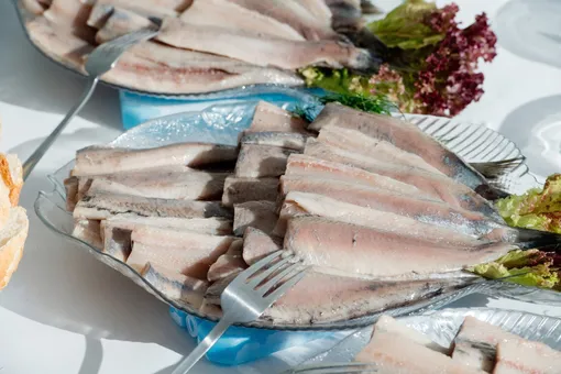 Цены в России на сельдь за год подскочили на треть: в чём причина? Цены в России на сельдь за год подскочили на треть: в чём причина?