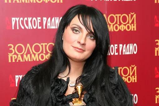 Елена Ваенга может потерять голос: муж певицы объяснил, почему она не берёт паузу Елена Ваенга может потерять голос: муж певицы объяснил, почему она не берёт паузу