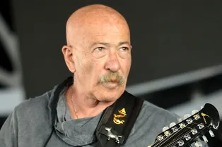 «Вы такой домашний в этом балахоне»: Александр Розенбаум показал, как отдыхает в Пензе