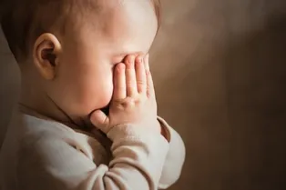 В Подольске родители выгнали в подъезд своего двухлетнего ребенка