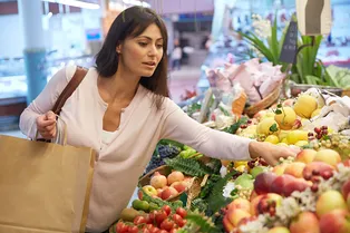 Как действительно экономить на продуктах с истекающим сроком годности?