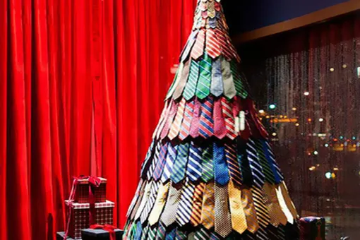 Необычные елки на работе