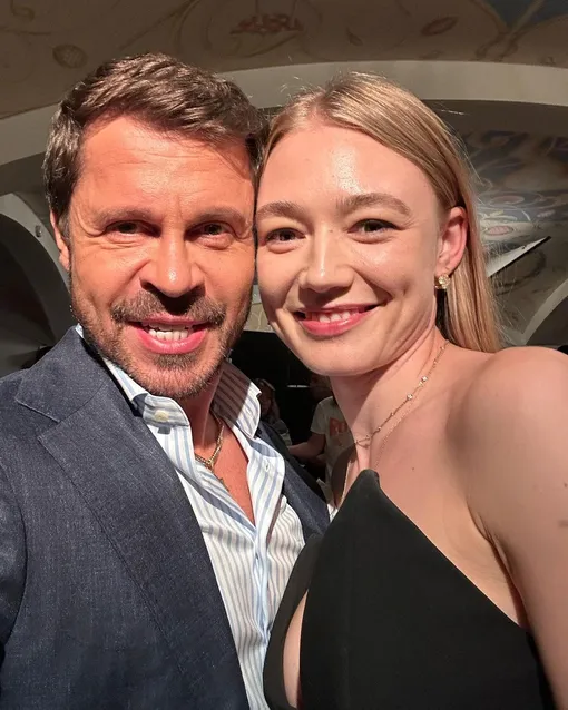 В «Беспринципных» Деревянко сыграл мужа Оксаны Акиньшиной В «Беспринципных» Деревянко сыграл мужа Оксаны Акиньшиной