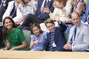 Принцесса Шарлотта и принц Джордж смотрят финал Уимблдонского турнира. Самые забавные фото юных болельщиков Принцесса Шарлотта и принц Джордж смотрят финал Уимблдонского турнира. Самые забавные фото юных болельщиков