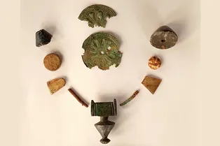 «Дама с перевёрнутой диадемой»: в Греции нашли останки знатной женщины с символом утраченной власти