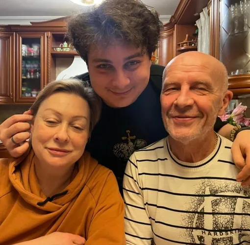 Мария Аронова с мужем Евгением Фоминым и сыном Владиславом Мария Аронова с мужем Евгением Фоминым и сыном Владиславом