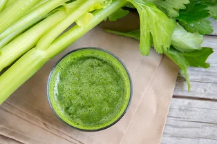 Почему, сидя на диете, нужно есть сельдерей? Объясняет диетолог