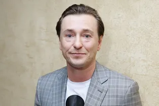 «До мурашек»: Сергей Безруков прочел стихотворение Есенина к 125-летию поэта