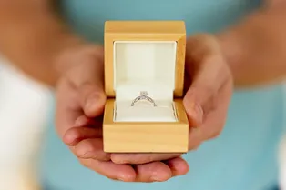 Отфутболила: мексиканец неудачно сделал предложение девушке на глазах у целого стадиона Отфутболила: мексиканец неудачно сделал предложение девушке на глазах у целого стадиона