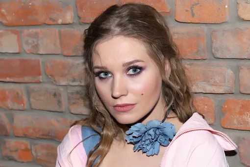 «Кадром невероятно горжусь»: Кристина Асмус в купальнике встала на руки «Кадром невероятно горжусь»: Кристина Асмус в купальнике встала на руки